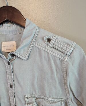 American Eagle AE Womens Medium Sage Green Denim Button Up Shirt Boyfriend Fit